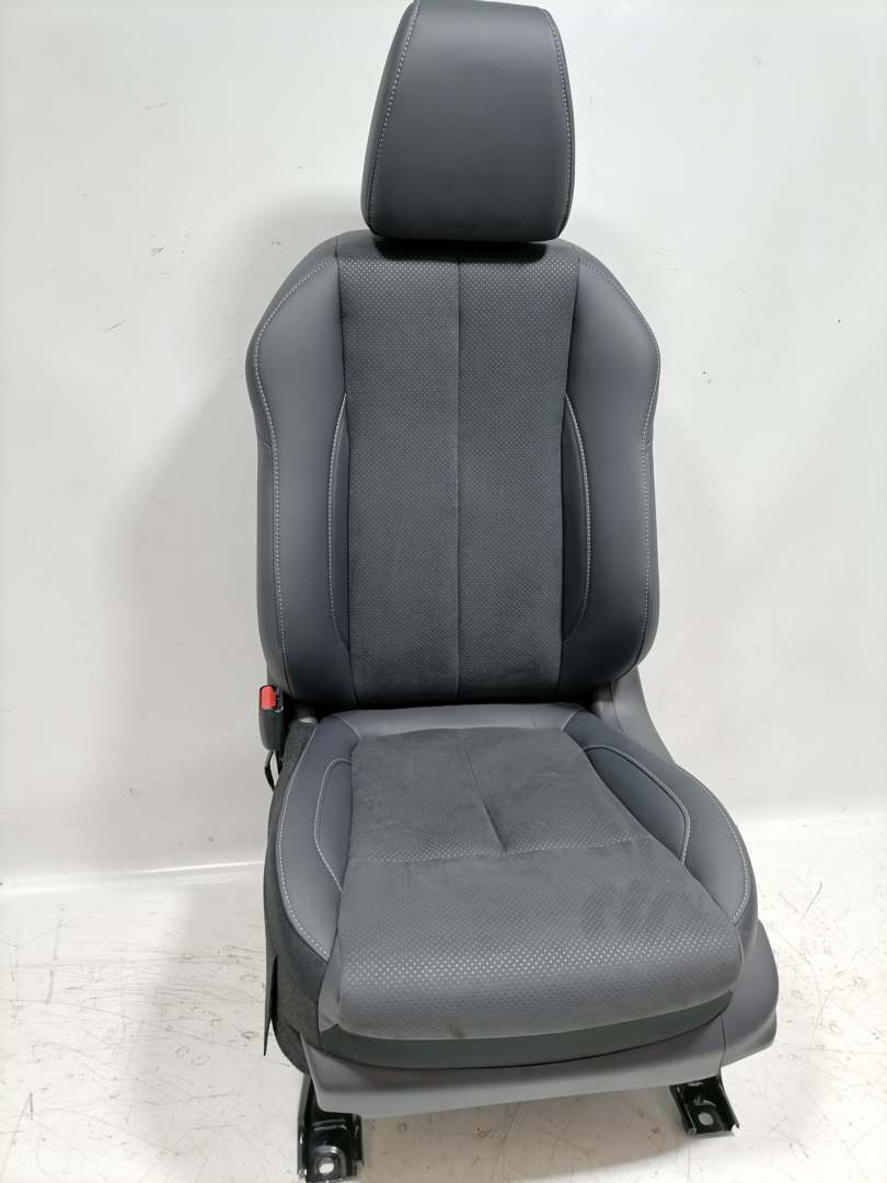 Mitsubishi Eclipse Cross GL3W original Sitz vorn links Fahrersitz Teilleder elektrisch Bj.2023